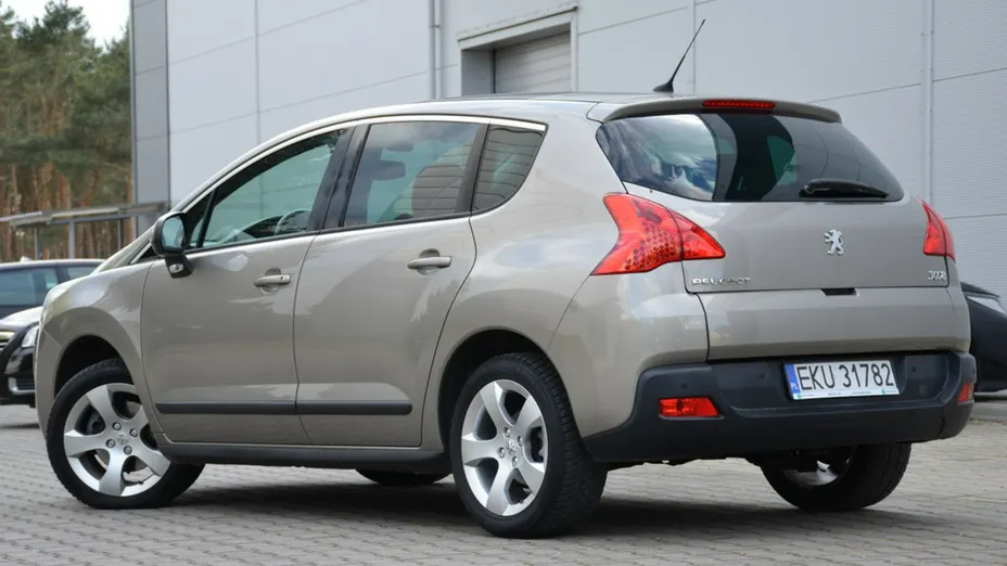 PEUGEOT 3008 -