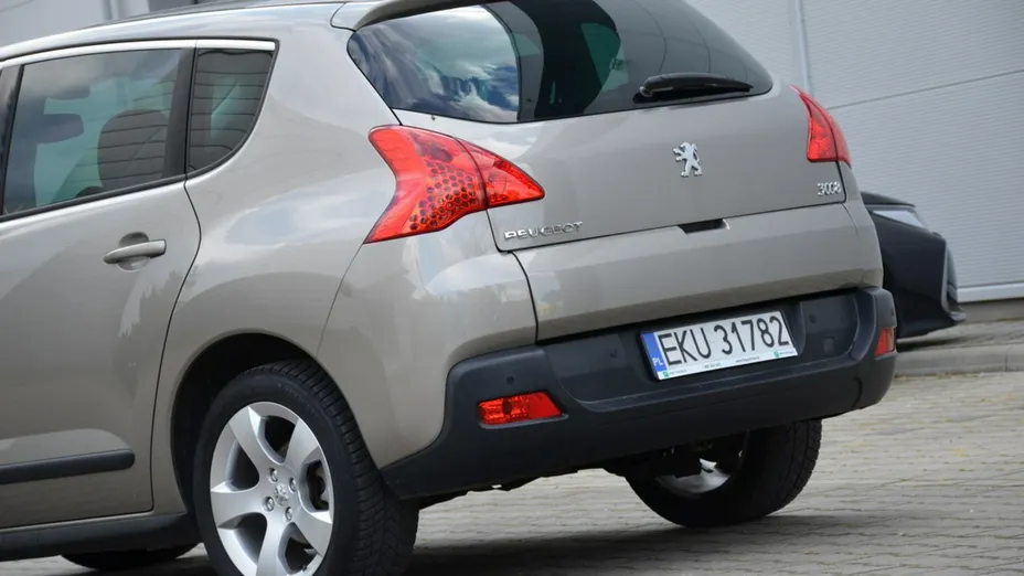 PEUGEOT 3008 -