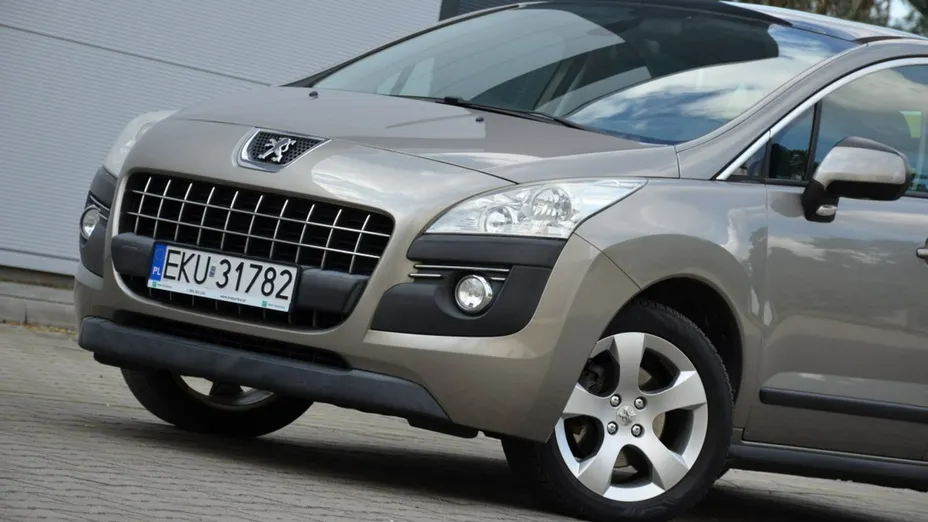 PEUGEOT 3008 -