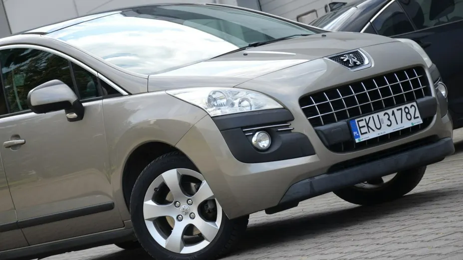 PEUGEOT 3008 -