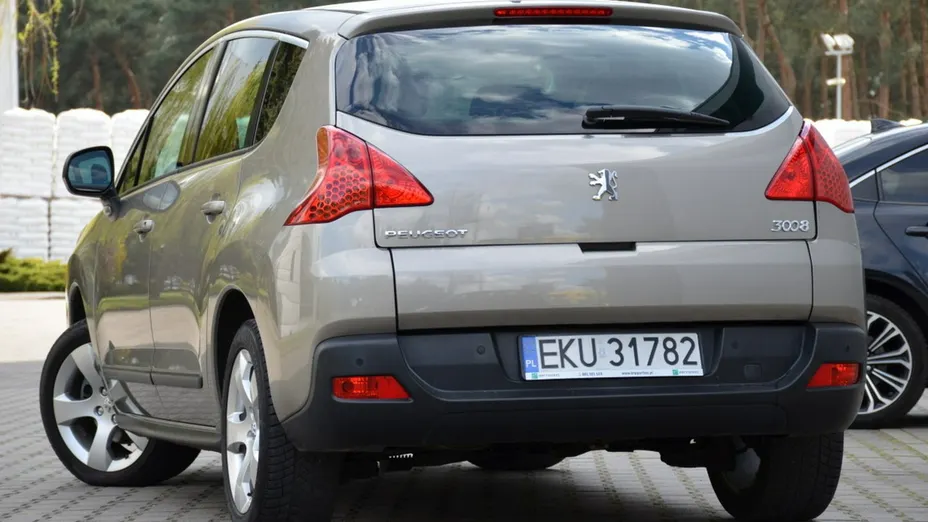 PEUGEOT 3008 -