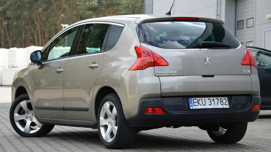 PEUGEOT 3008 -