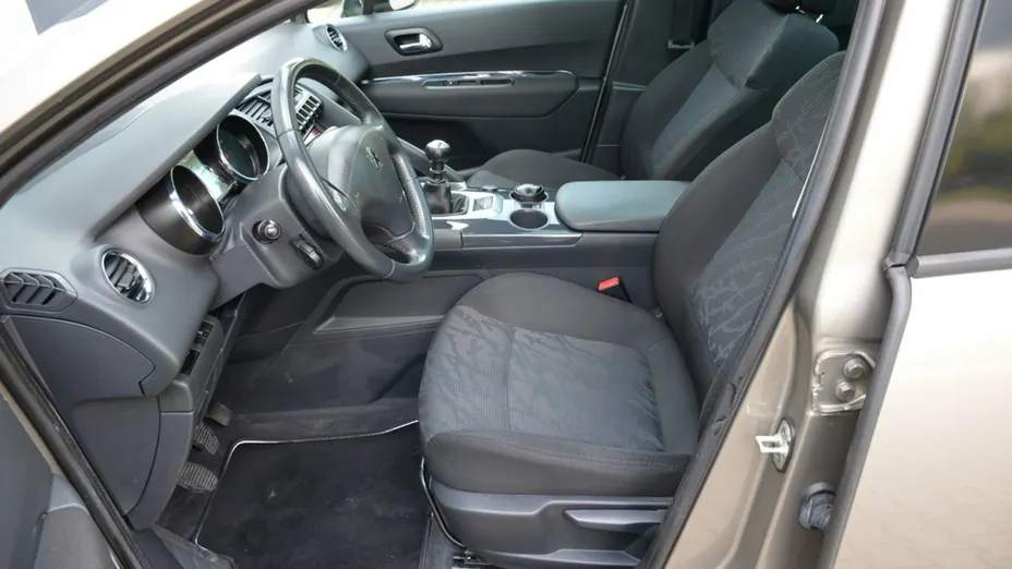 PEUGEOT 3008 -