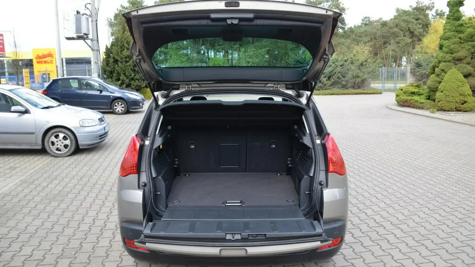 PEUGEOT 3008 -