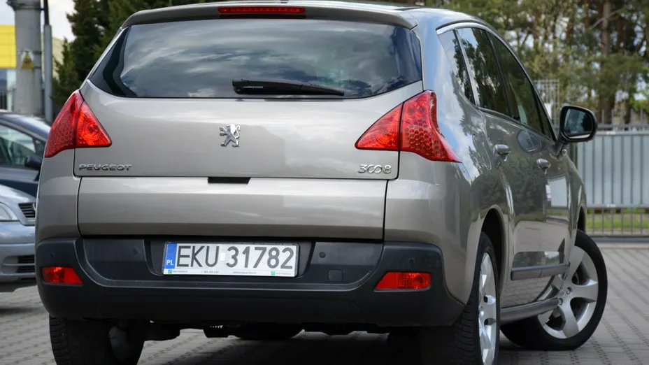 PEUGEOT 3008 -