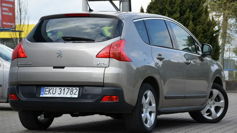 PEUGEOT 3008 -