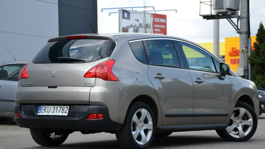PEUGEOT 3008 -