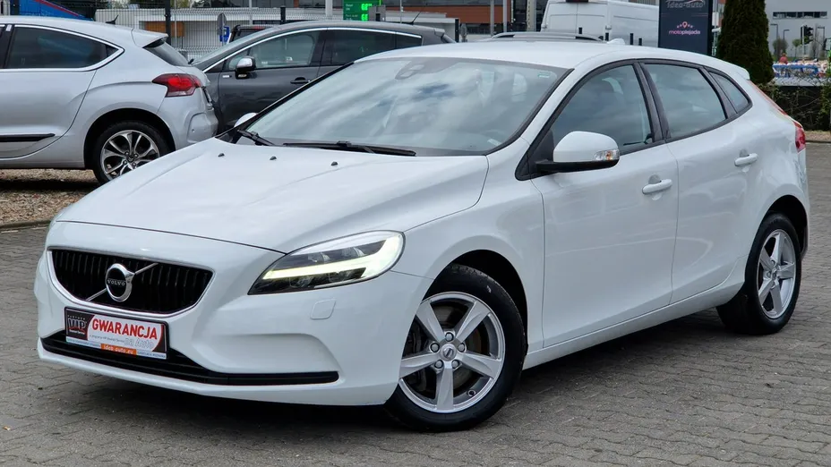 VOLVO V40 -