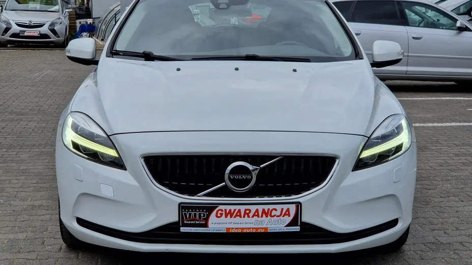 VOLVO V40 -