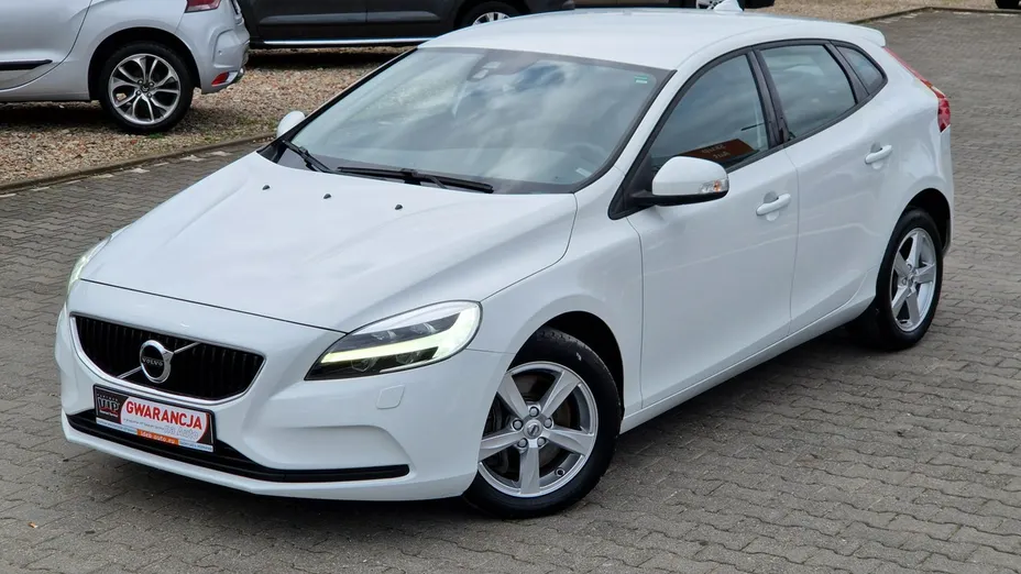 VOLVO V40 -