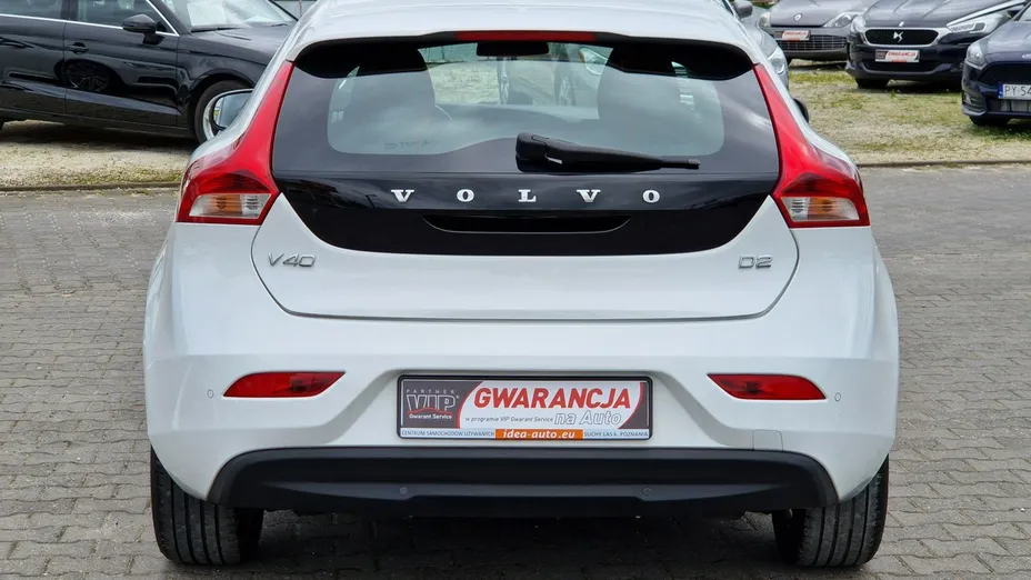 VOLVO V40 -
