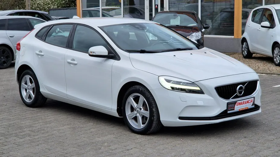 VOLVO V40 -