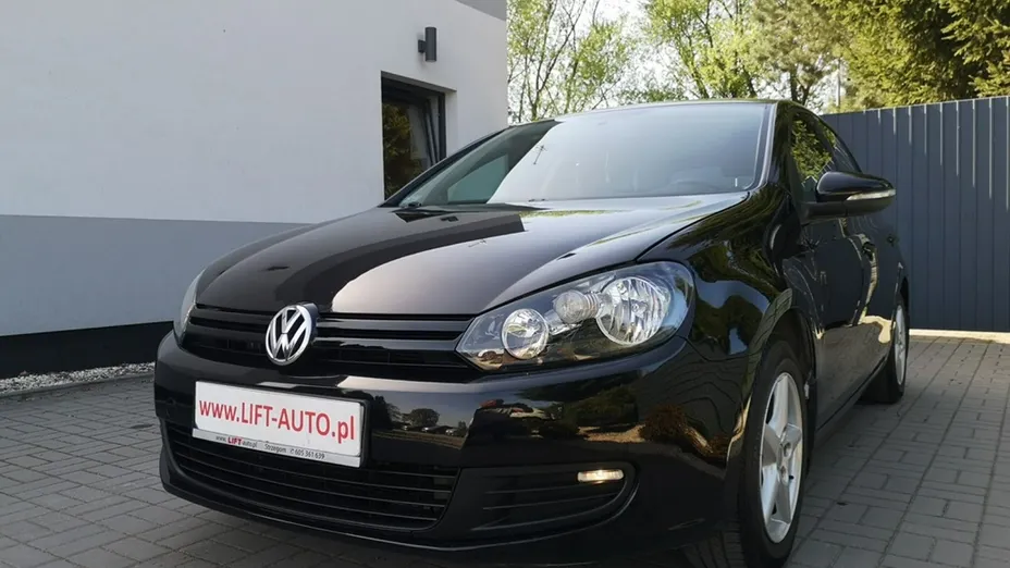 VOLKSWAGEN Golf -