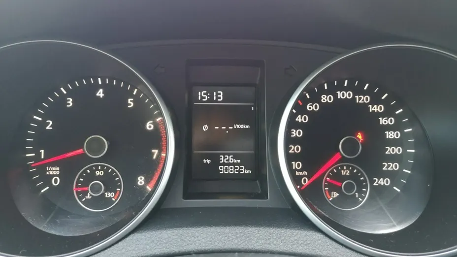 VOLKSWAGEN Golf -