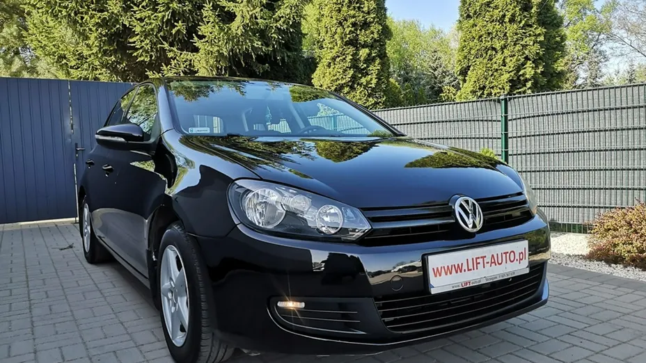VOLKSWAGEN Golf -