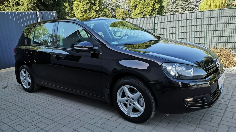 VOLKSWAGEN Golf -