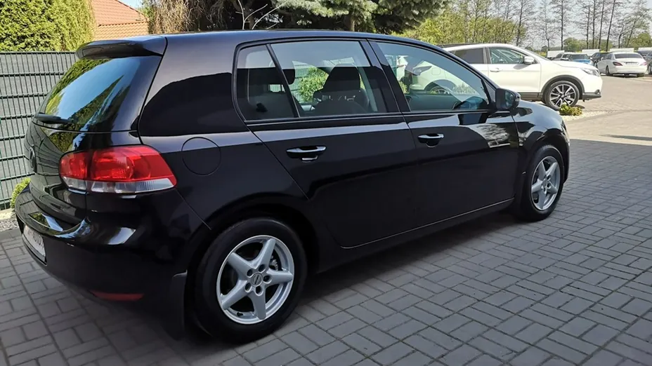 VOLKSWAGEN Golf -