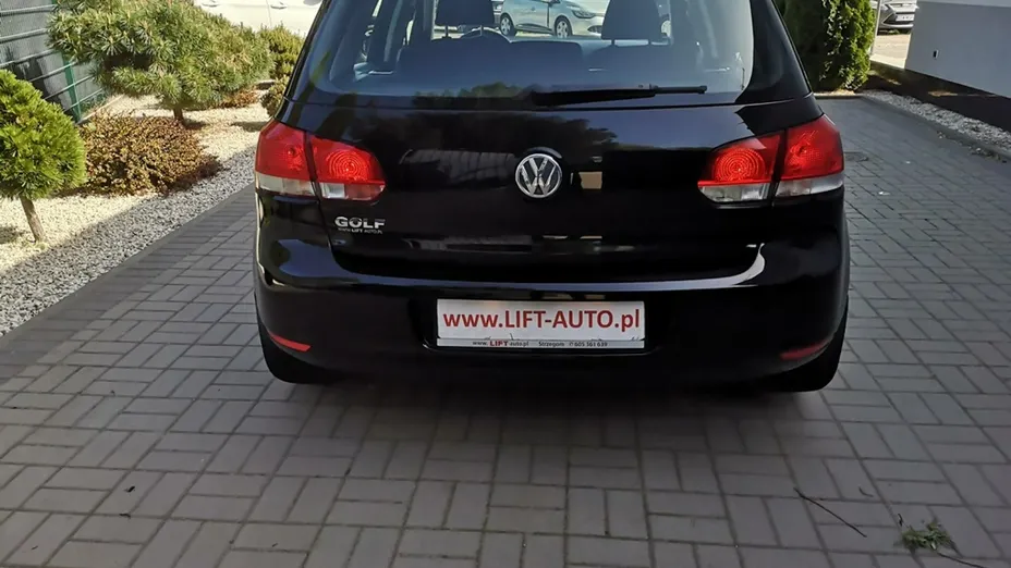 VOLKSWAGEN Golf -