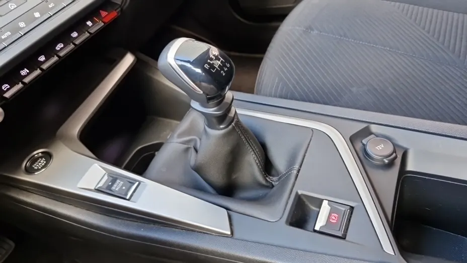 PEUGEOT 308 -