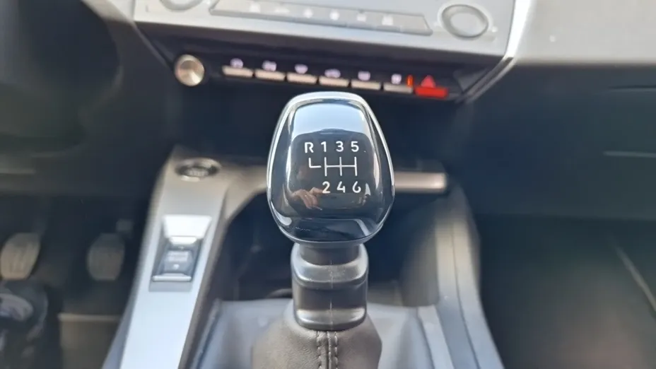 PEUGEOT 308 -