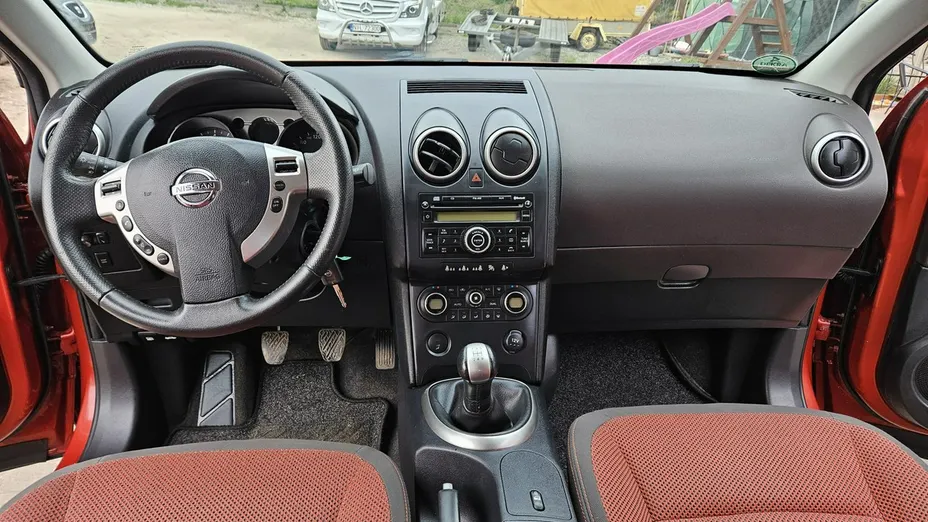 NISSAN Qashqai -
