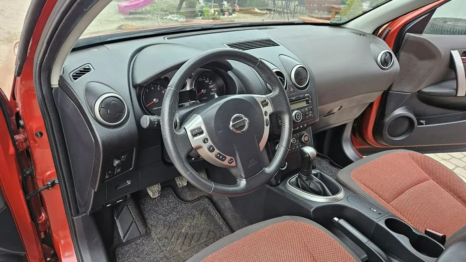 NISSAN Qashqai -