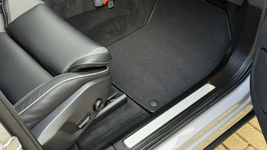 VOLVO XC60 -