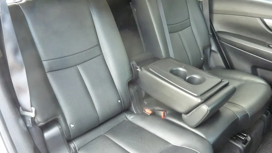 NISSAN X-Trail -