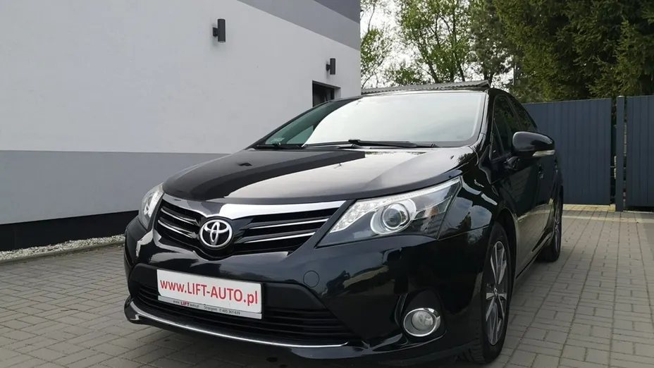 TOYOTA Avensis -