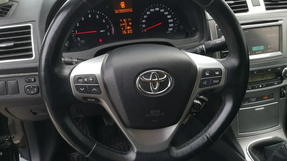 TOYOTA Avensis -