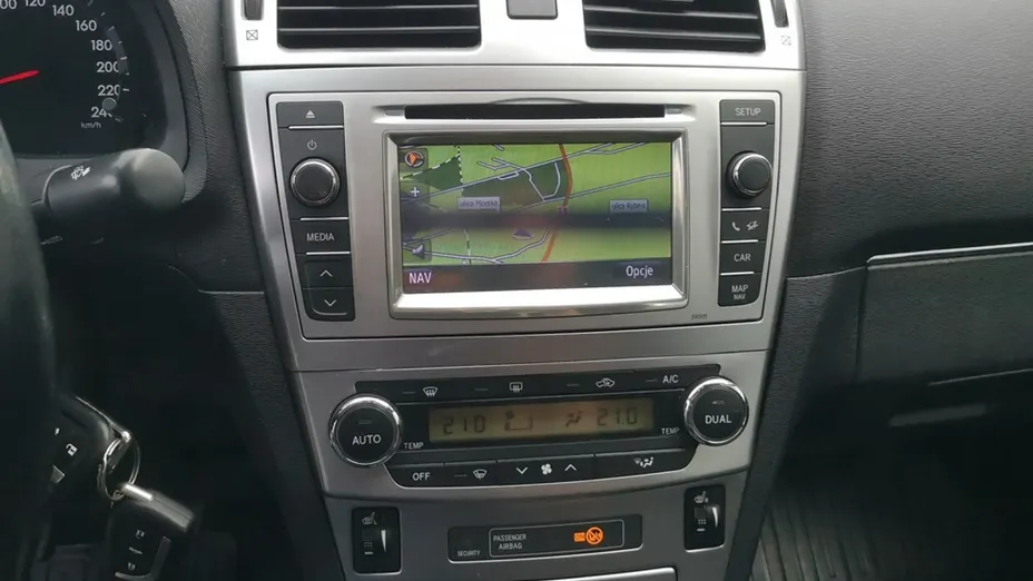 TOYOTA Avensis -