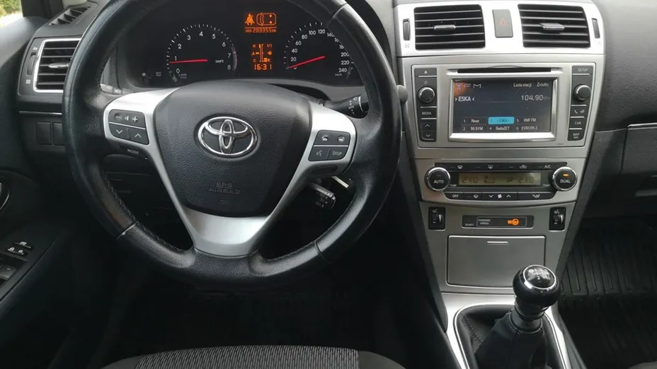 TOYOTA Avensis -