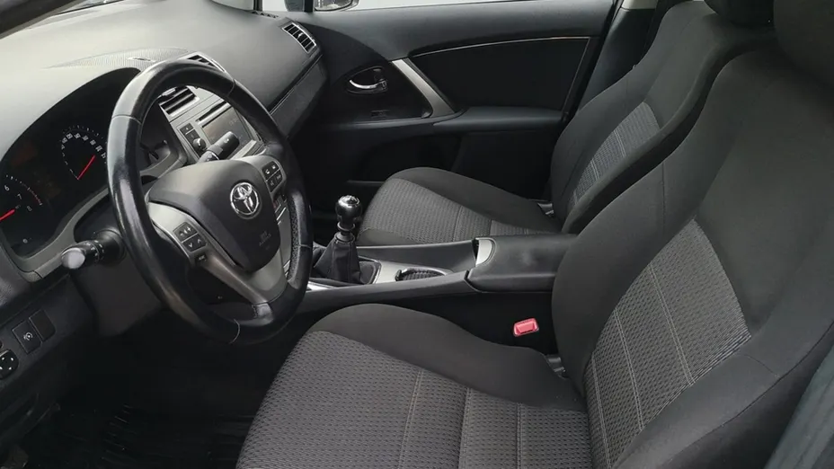 TOYOTA Avensis -