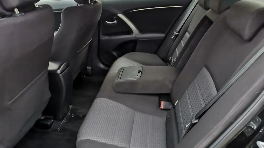 TOYOTA Avensis -