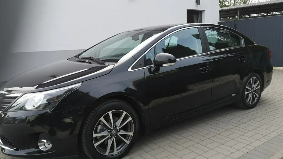 TOYOTA Avensis -