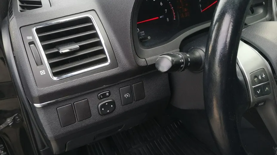 TOYOTA Avensis -
