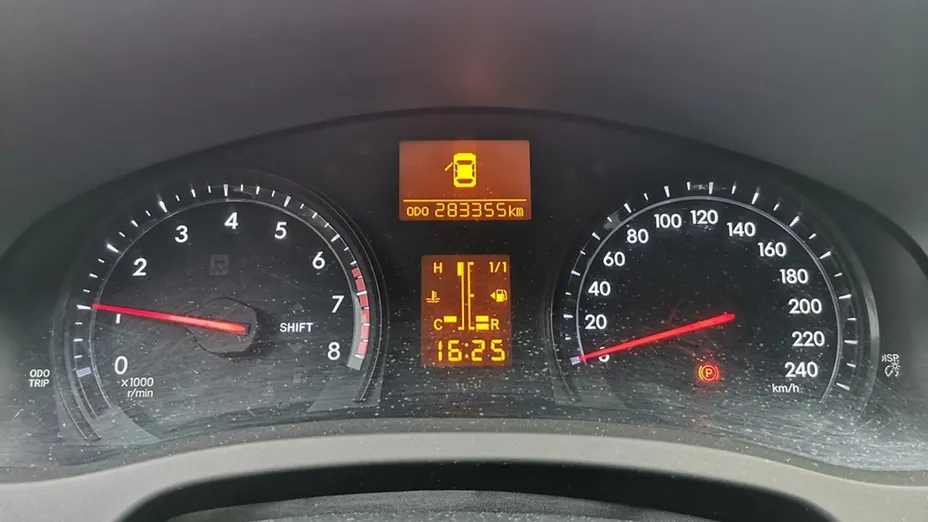 TOYOTA Avensis -