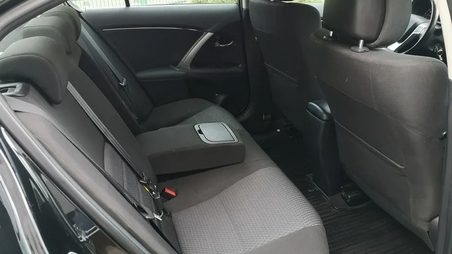 TOYOTA Avensis -