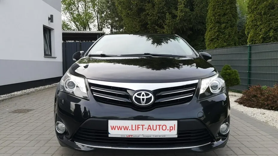 TOYOTA Avensis -