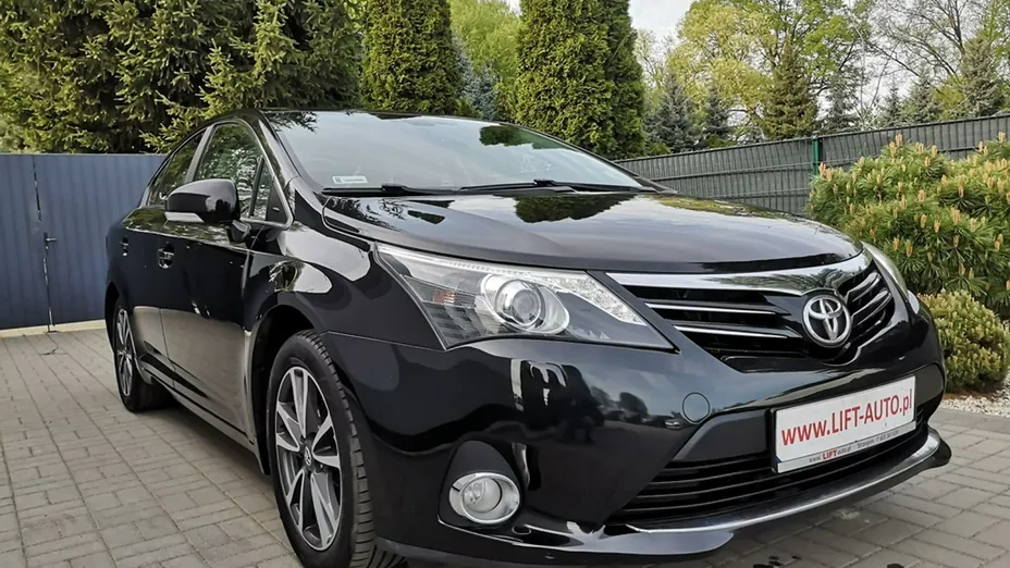 TOYOTA Avensis -