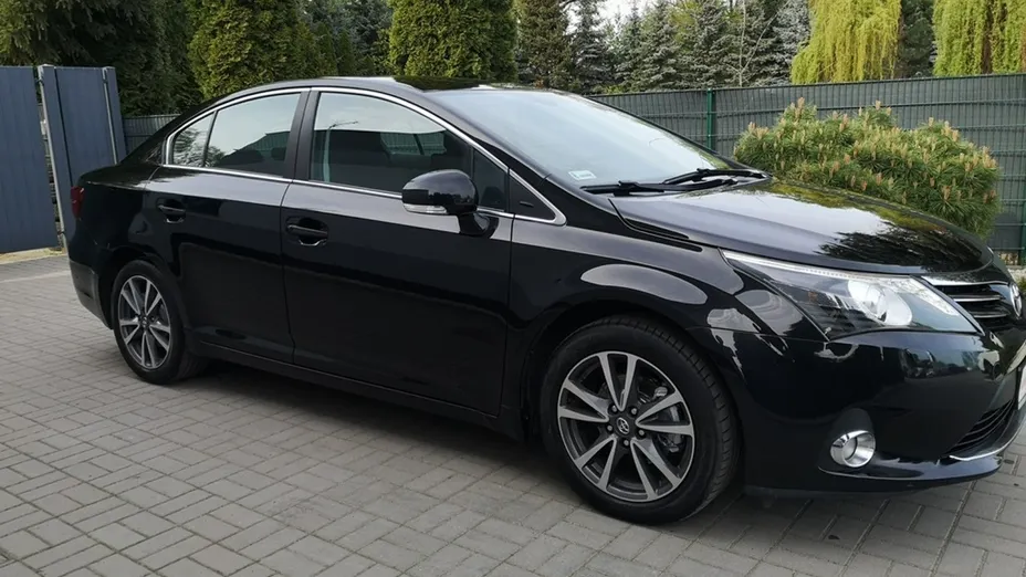 TOYOTA Avensis -