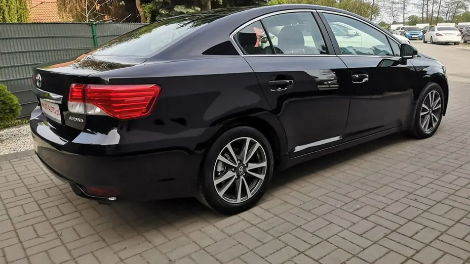 TOYOTA Avensis -