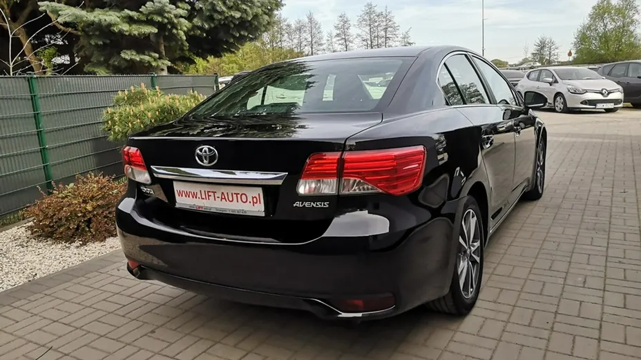 TOYOTA Avensis -