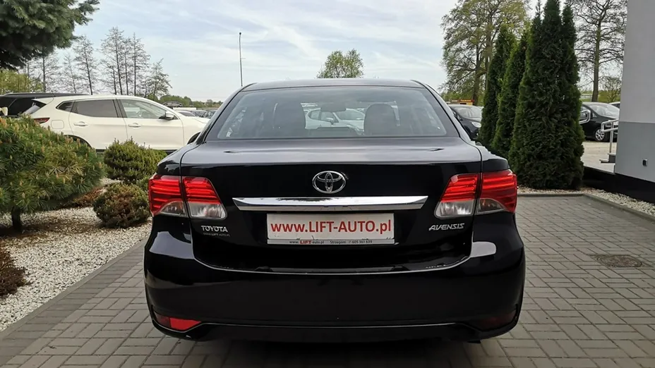 TOYOTA Avensis -