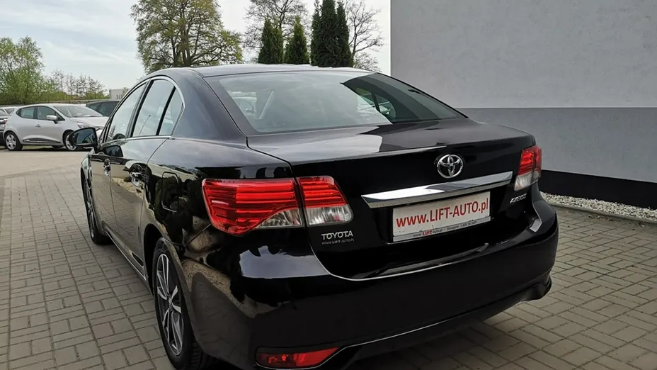 TOYOTA Avensis -