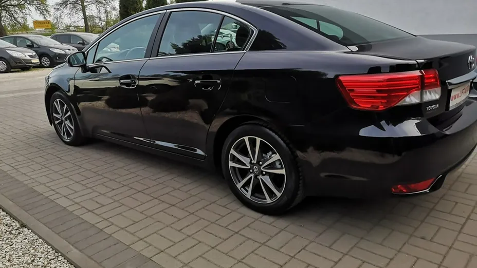 TOYOTA Avensis -