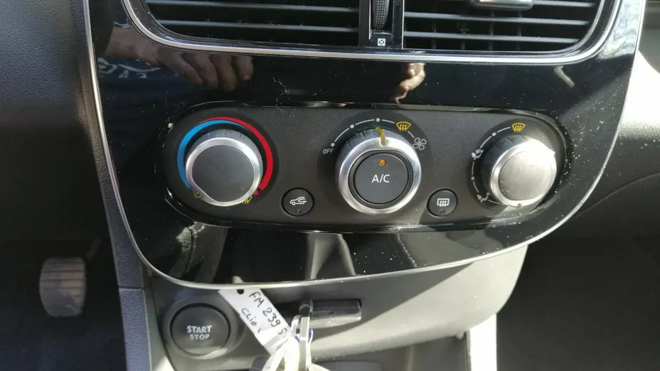 RENAULT Clio -