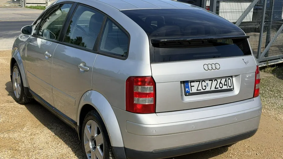 AUDI A2 -