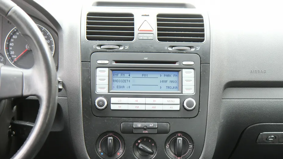 VOLKSWAGEN Golf -