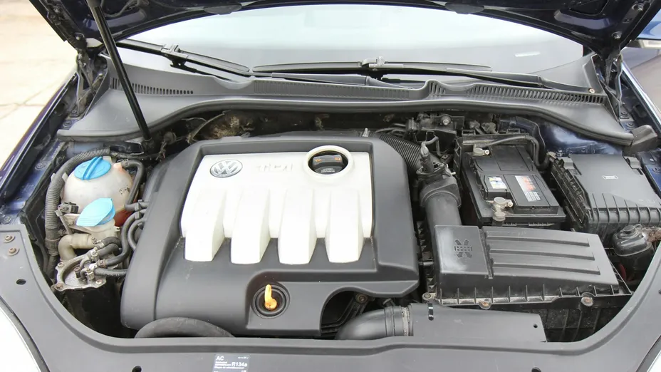 VOLKSWAGEN Golf -